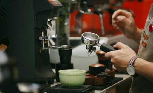 Commercial coffee machine descaling and maintenance guide for cafés