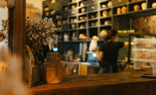 Commercial espresso machine features including boiler capacity, steam power, durability, and workflow design for café owners